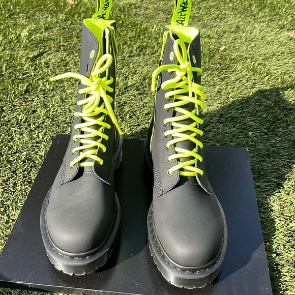 Dr. Martens Size 8 1490 Alt Matte Black Boots - Picture 3 of 10